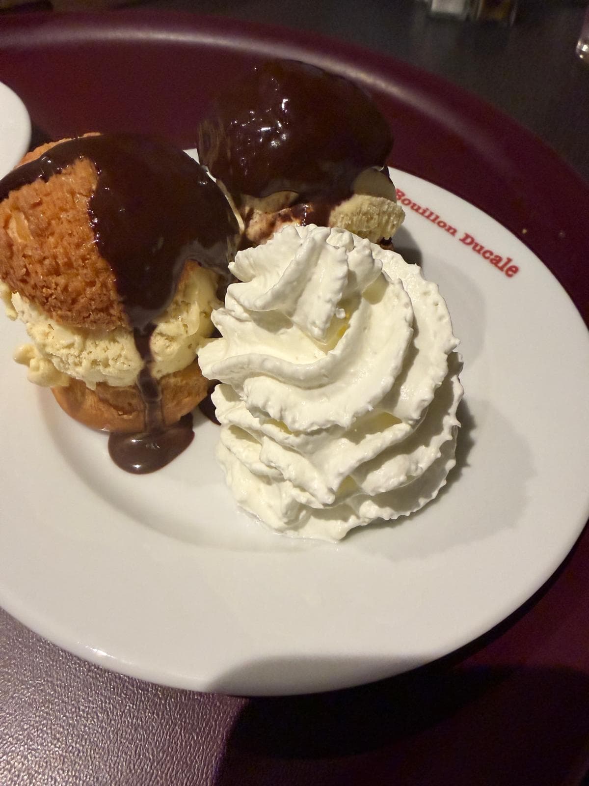 Profiterole nappée de chocolat